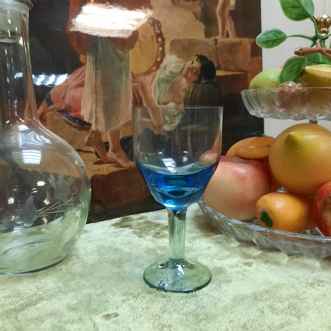 Бокал синий для вина, стекло, СССР, цена за 1 шт. (на одном бокале есть скол). Картинка 2